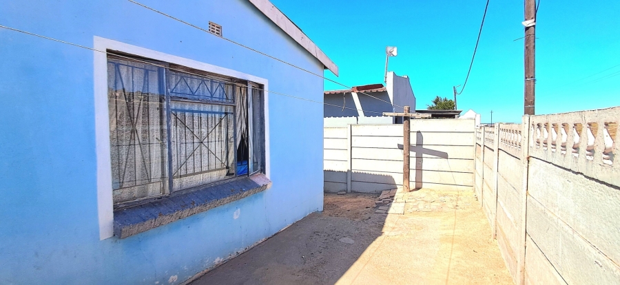 4 Bedroom Property for Sale in Louwville Western Cape